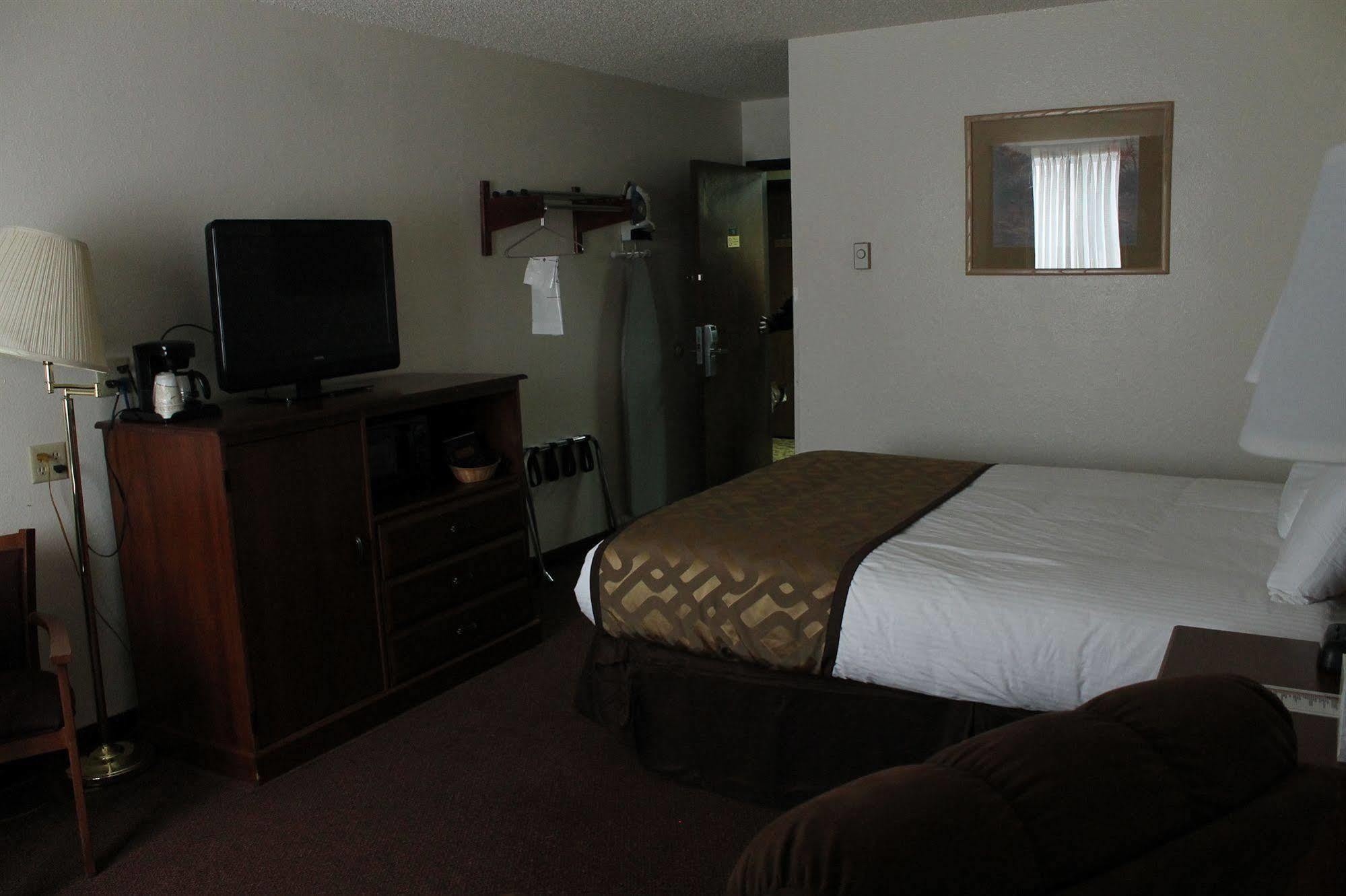 Lone Tree Motel 2*
